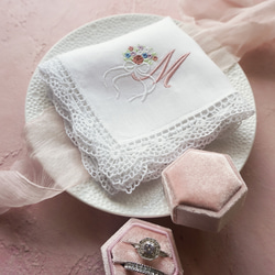 フラワーbouquetイニシャル刺繍ブライダルハンカチ✳︎名入れ