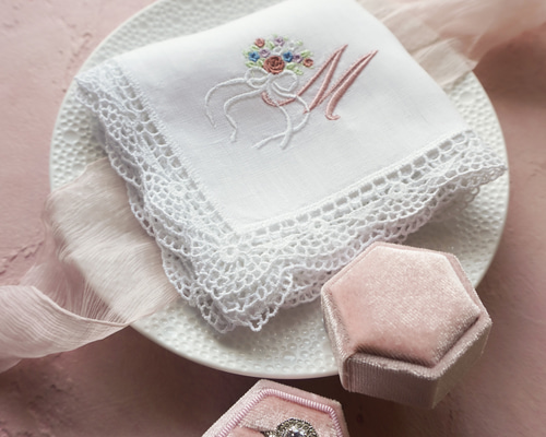フラワーbouquetイニシャル刺繍ブライダルハンカチ✳︎名入れ
