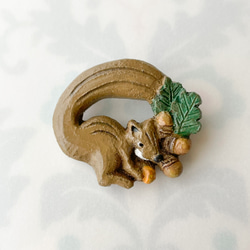 リスの輪ブローチ -どんぐり- ブローチ y_conecone 通販 12468954