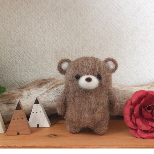 羊毛フェルト ひとりで立てるクマ君 羊毛フェルト hiromisaku