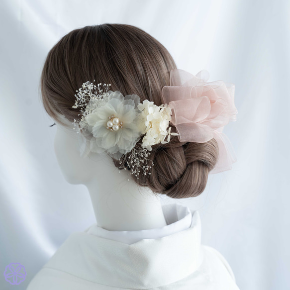 髪飾り　くすみピンクのオーガンジーリボンとかすみ草の髪かざり　成人式　卒業式　結婚式　振袖　着物　和装　ヘアアクセサリー 2枚目の画像