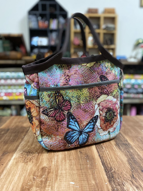 グラニーバッグスクエア型　ゴブラン織り生地　花と蝶 3枚目の画像