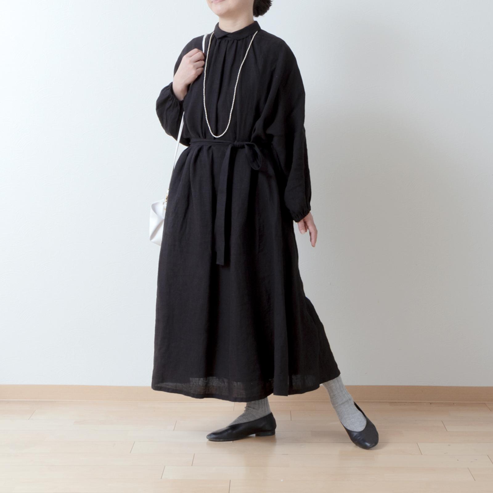 バックくるみ釦が大人かわいいボリューム袖フレンチリネンAラインワンピース：ブラック