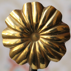 花の形の真鍮ボタン φ21mm 金属 ブラス メタル フランス輸入 1枚目の画像
