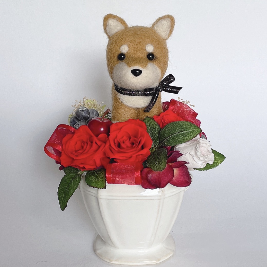 柴犬（茶）とリンゴのプリザーブドフラワーアレンジメント（赤）　犬　母の日