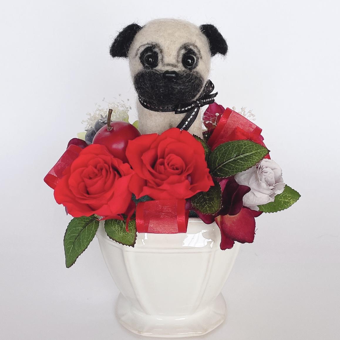 パグとリンゴのプリザーブドフラワーアレンジメント（赤）　犬　母の日