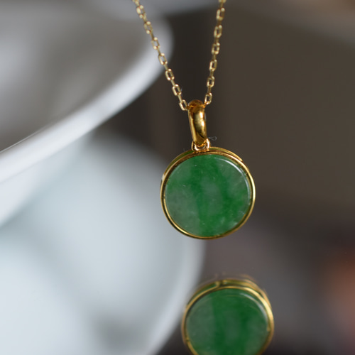 26 受注制作ト k18金ゴールド 天然 緑 本翡翠 ペンダント ネックレス