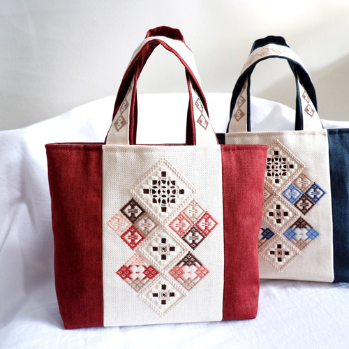 和洋刺繍のミニバッグ＊赤デニム＊和風【ハーダンガー刺繍