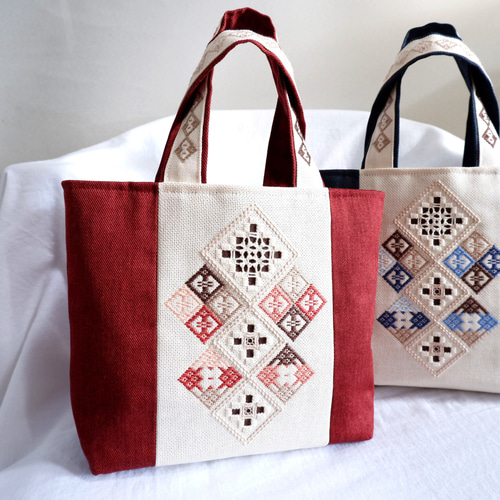 和洋刺繍のミニバッグ＊赤デニム＊和風【ハーダンガー刺繍