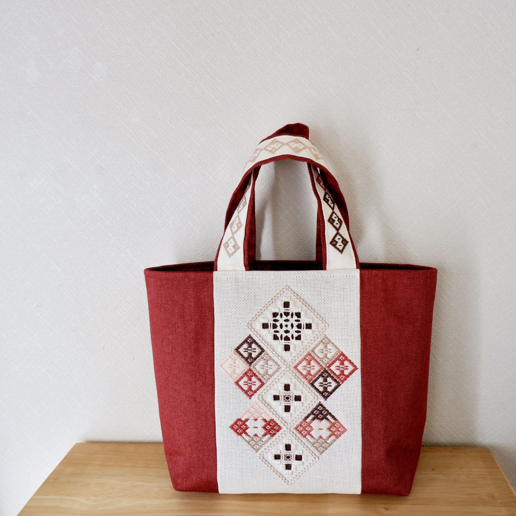ダックスフント刺繍 ブラックギンガムバッグ バッグ | ファミリア公式サイト