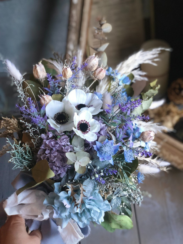 アネモネのナチュふわクラッチブーケ/ blue × lavender purple 3枚目の画像