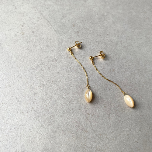 一粒マザーオブパールの揺れるスイングピアス/イヤリング ピアス