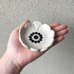 陶器の花豆皿【アネモネ】 3枚目の画像