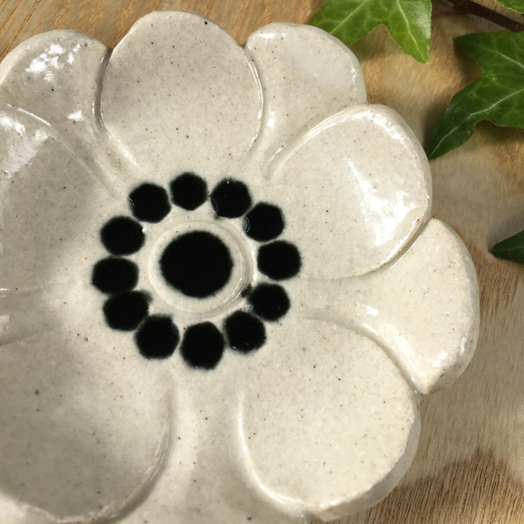陶器の花豆皿【アネモネ】 8枚目の画像