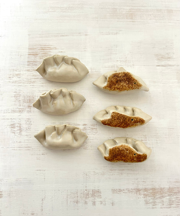 餃子の箸置き（2個セット） 箸・箸置き imuk 通販 12485527｜Creema
