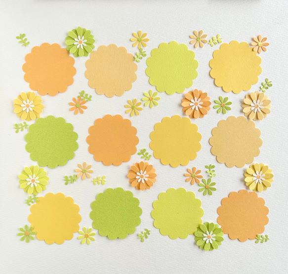 クラフトパンチのカード(4.5cm)とお花のセット(イエロー)〜ペーパーフラワー　色紙デコレーション　寄せ書き 1枚目の画像