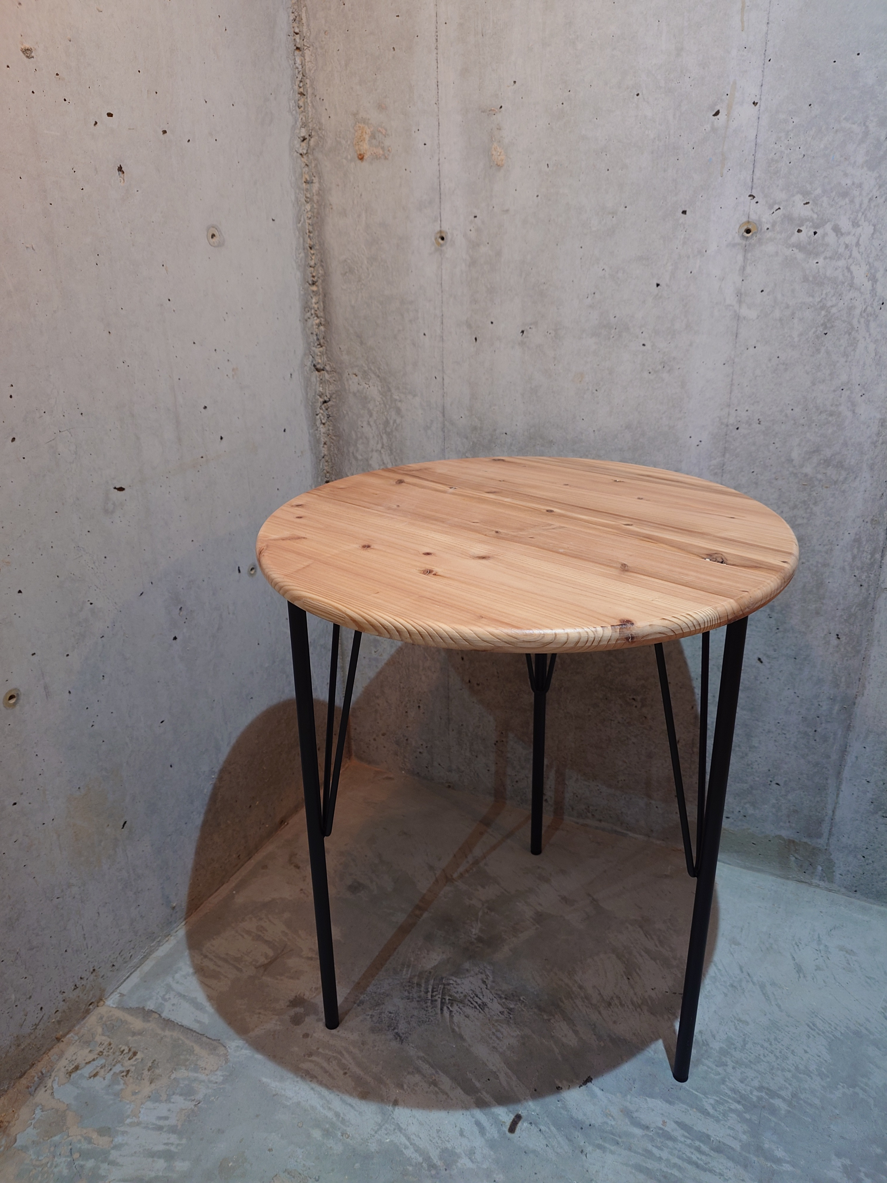 円形テーブル60