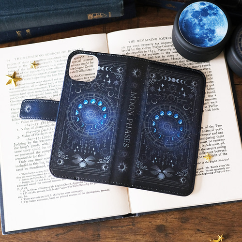 【Harper & Blake】UK発 手帳型スマホケース Tarot/月星手カード Harper & Blake】UK発☆手帳型スマホケース Tarot/蝶星手