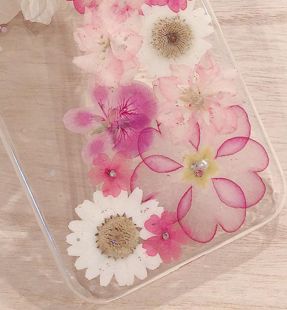 鮮やかピンクフラワーの押し花iPhoneケース 4枚目の画像