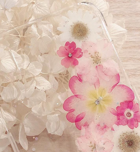 鮮やかピンクフラワーの押し花iPhoneケース 3枚目の画像