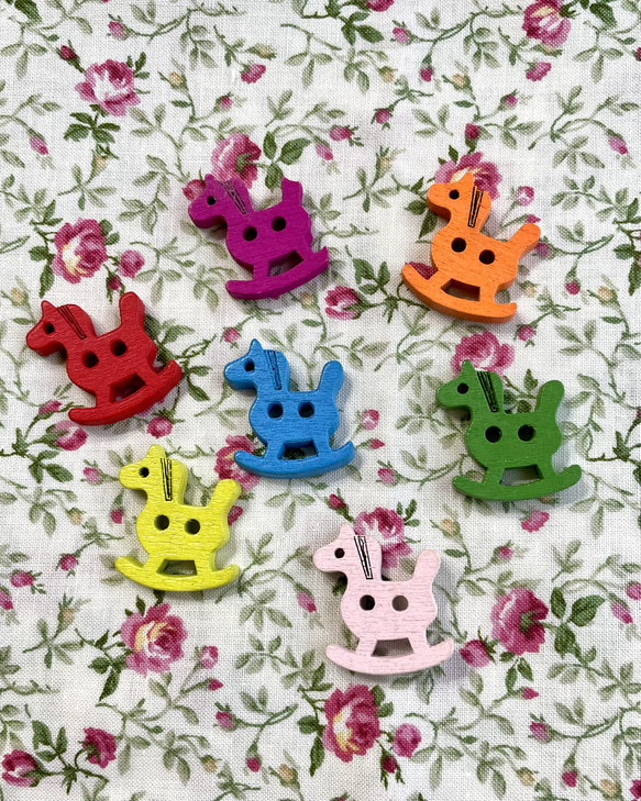 ウッドボタン　可愛い飾り＊  木馬 ＊ 20個　入荷 2枚目の画像