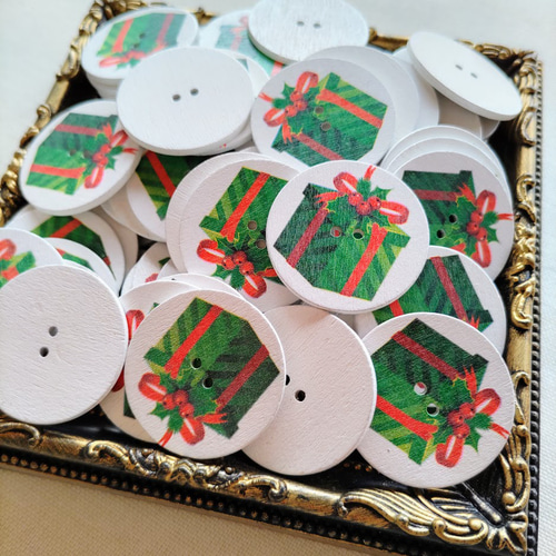 30mm クリスマスプレゼントの丸形飾りボタン 30個 W290 ボタン petit  