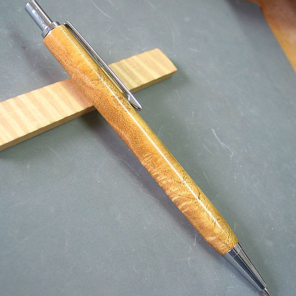 【御藏島桑】木軸シャープペン　黄金桑と呼ばれる珍しい材【即日発送】 3枚目の画像