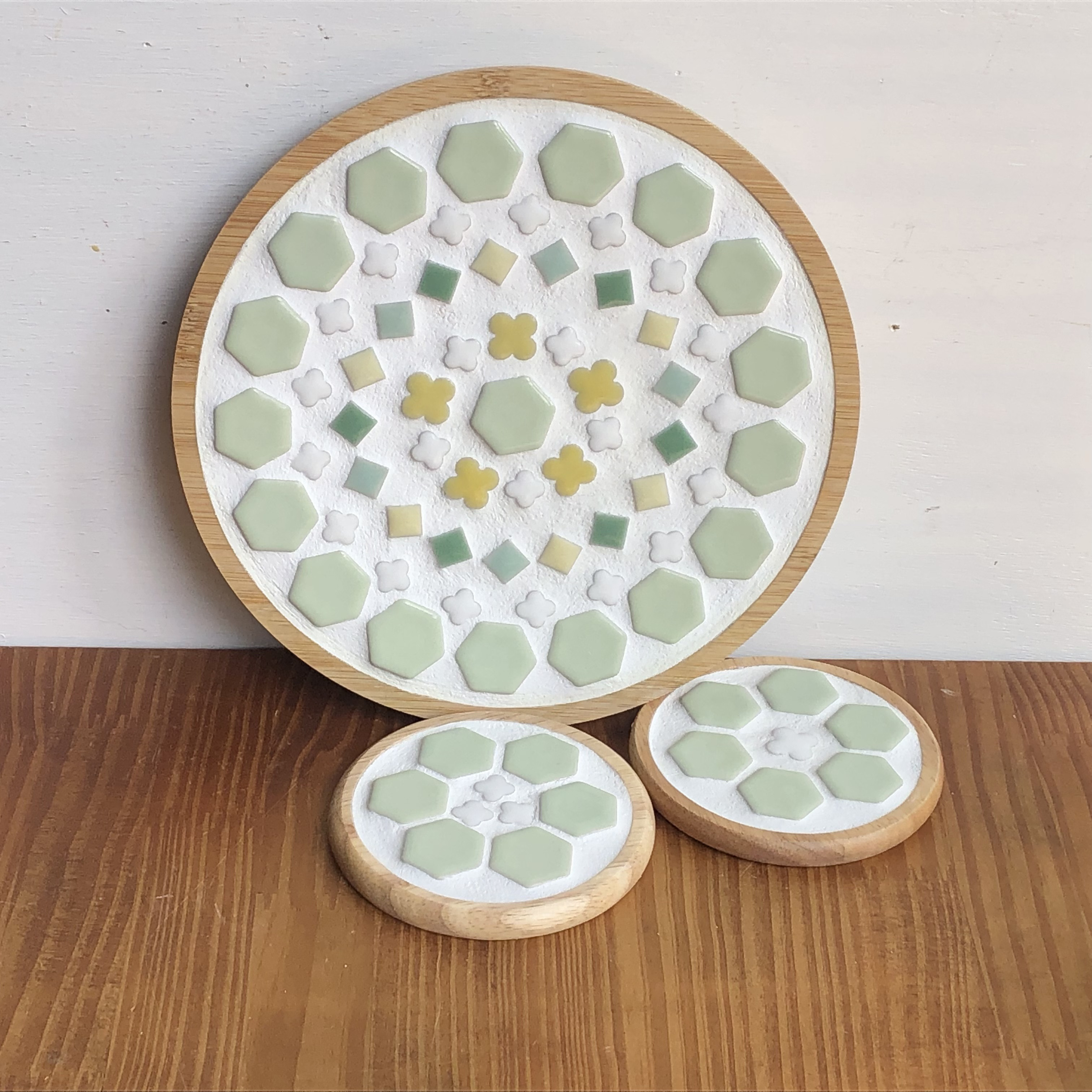 プレゼントにおすすめ☆レトロな鍋敷き＆コースターのセット　スカイブルー　木製鍋しき　美濃焼モザイクタイル