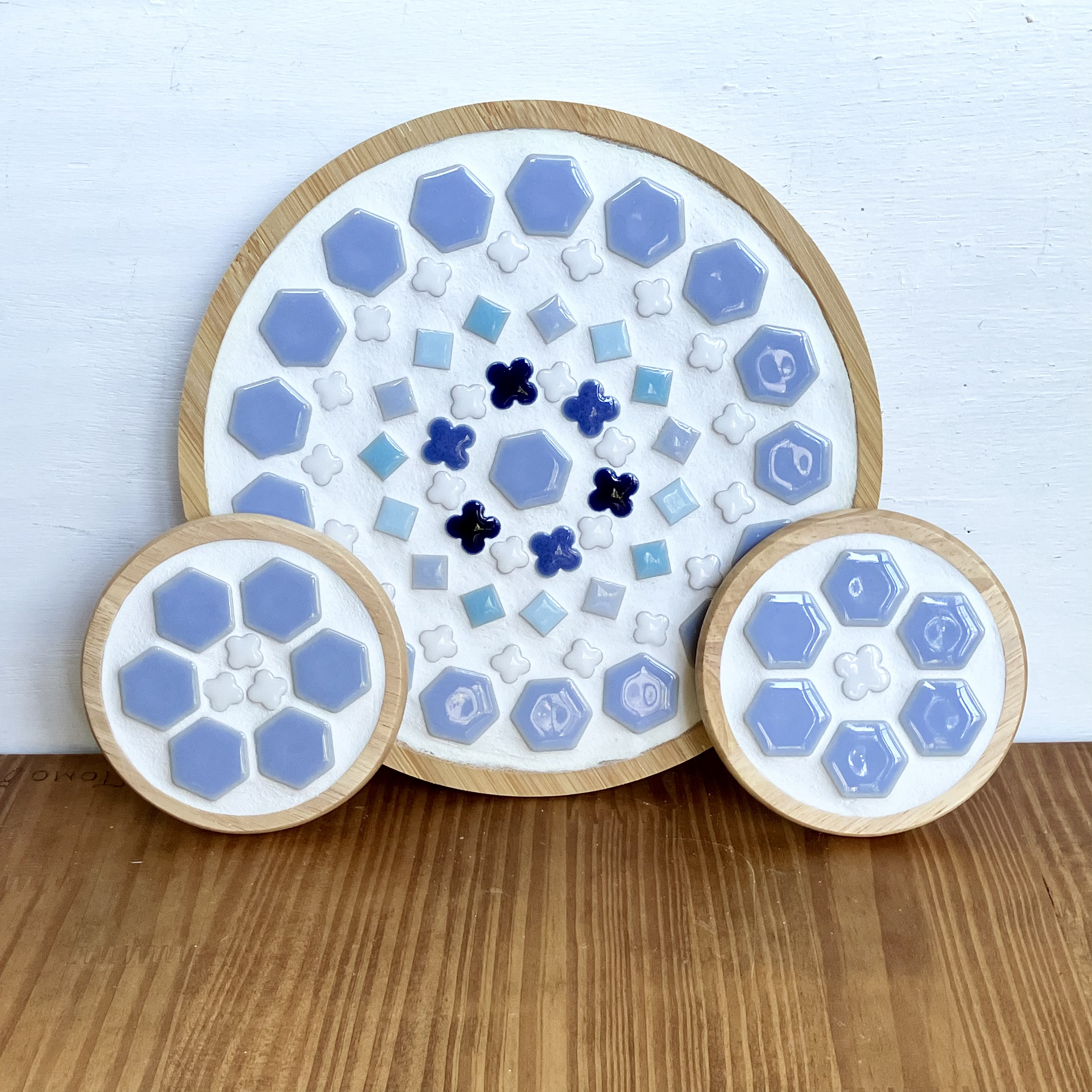 レトロな鍋敷き＆コースターのセット　コバルトブルー　木製鍋しき　美濃焼モザイクタイル　プレゼント　ギフト