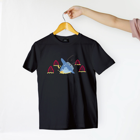 「ホールケーキ食べる」夢みるマンボウ Tシャツ 2枚目の画像