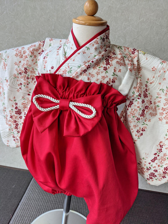 ベビー袴　3ヶ月〜１歳半　桜舞✕濃赤　ひなまつり 1枚目の画像