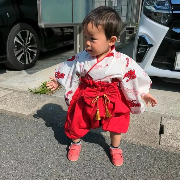 ベビー袴　3ヶ月〜１歳半　桜舞✕濃赤　ひなまつり 4枚目の画像
