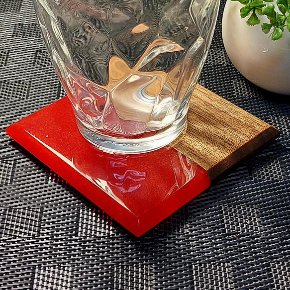 [為幸福時刻塗色的杯墊] Elcela Wood Resin Wooden Red Polished Finish 第3張的照片