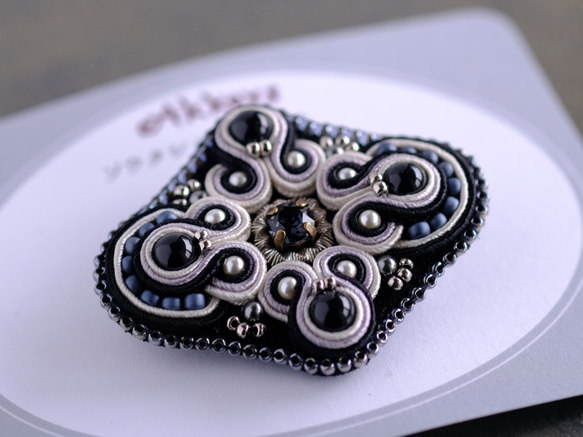 8g！ソウタシエ刺繍ダイヤモンドブローチ/黒モノトーン/soutache/ご褒美アクセサリー 3枚目の画像