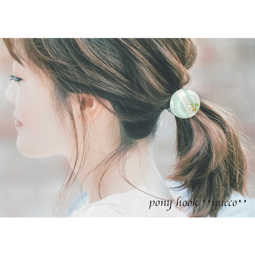 【816】ハンドメイド　レジン　ヘアゴム　ポニーフック 885】ハンドメイド レジン ヘアゴム ポニーフック - メルカリ