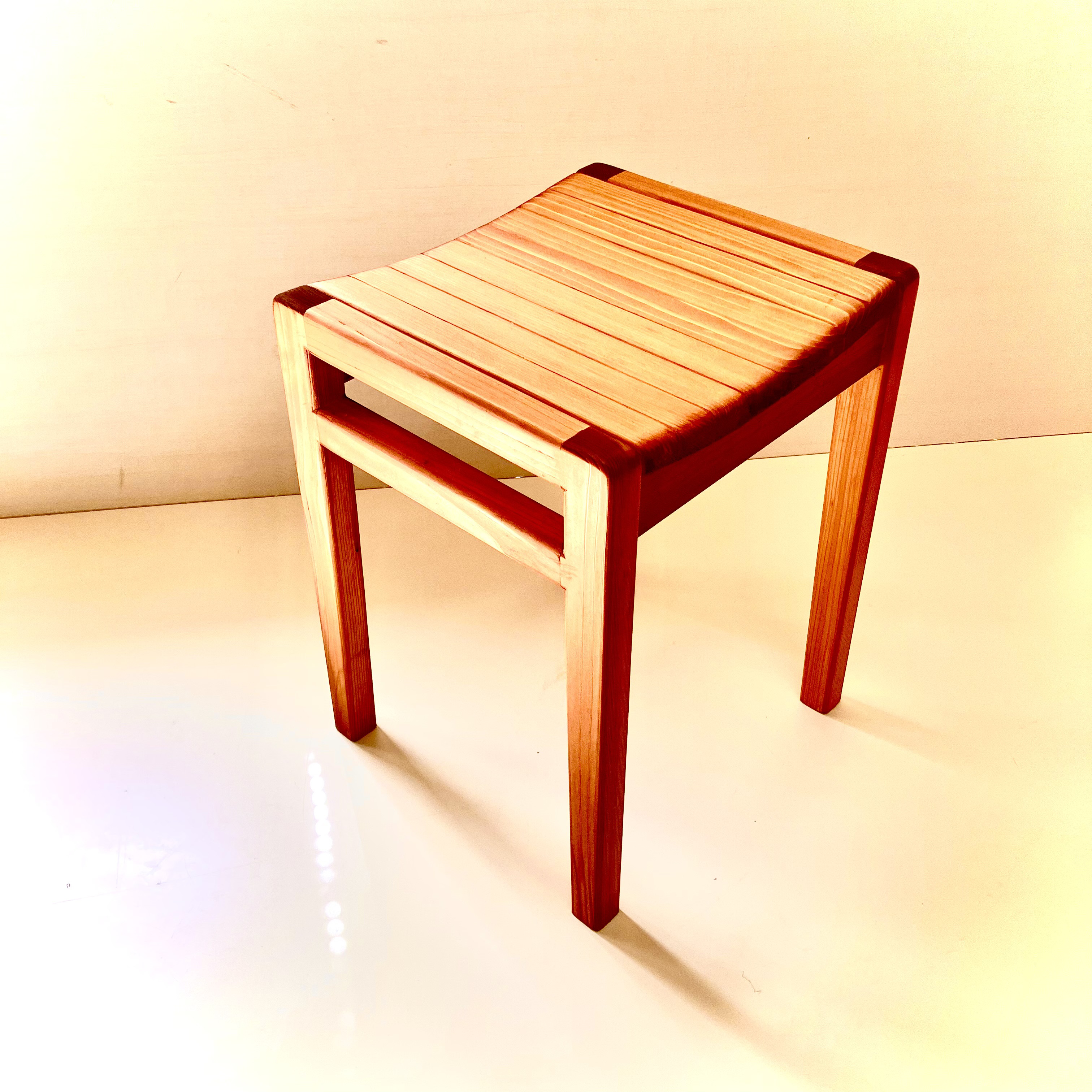 木の椅子 杉スツール(柿渋塗装) 椅子（チェアー）・スツール ちいろば