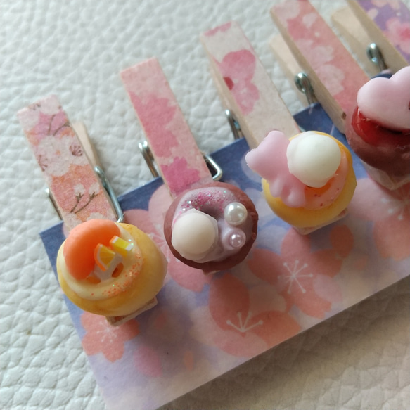 ドーナツ(ミニパーツ付)5個#2564　桜柄木製クリップ☆ミニチュア 2枚目の画像