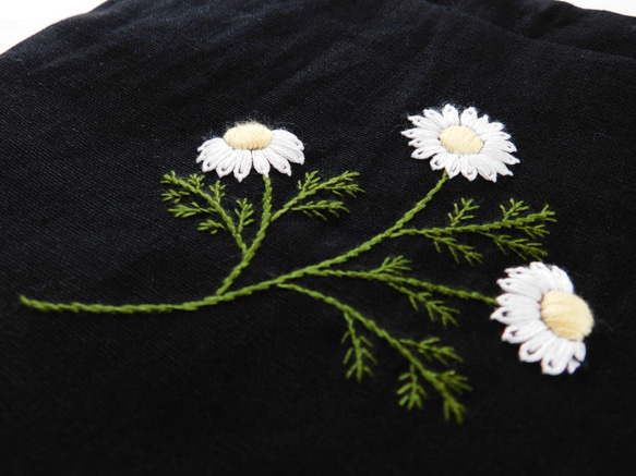 カモミール　まあるい刺繍巾着　【受注製作】 6枚目の画像