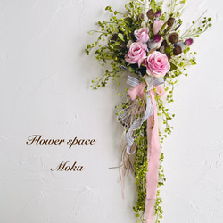 ローズのアンティークな壁飾り ピンクパープル フラワーアレンジ