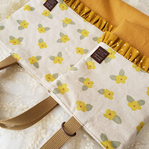 入園・入学準備 》北欧花柄 フリル付きレッスンバッグとシューズバッグ