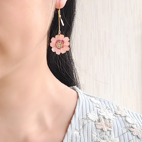 ピアス イヤリング コスモス 揺れる ブルベ夏 上品 フェミニン
