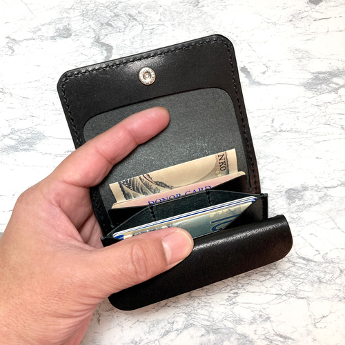 一生ものの黒」を手に。栃木レザー ミニトラッカーウォレット 本革