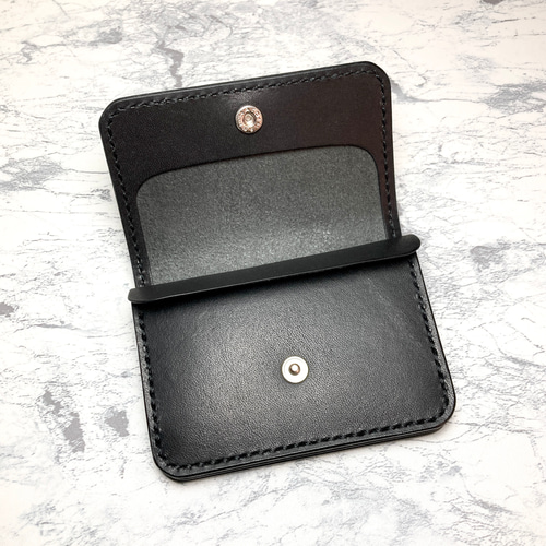 一生ものの黒」を手に。栃木レザー ミニトラッカーウォレット 本革