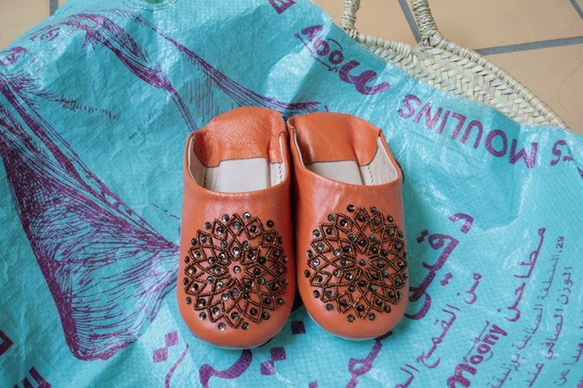 【値引済】￥6480→￥4536【ビーズ・バブーシュ】オレンジ・スモークゴールド／手作り　レディース　高品質革 1枚目の画像