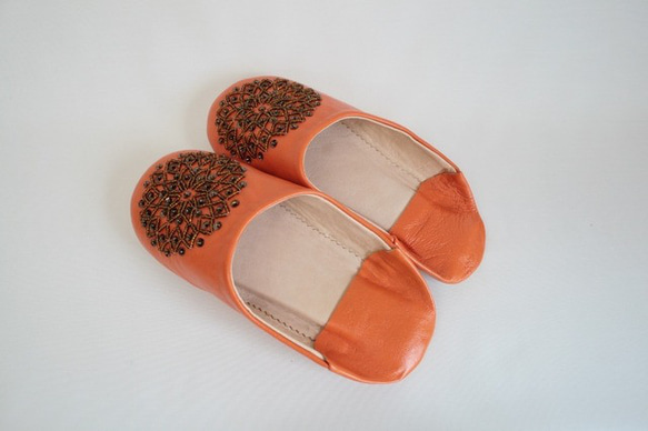 【値引済】￥6480→￥4536【ビーズ・バブーシュ】オレンジ・スモークゴールド／手作り　レディース　高品質革 4枚目の画像