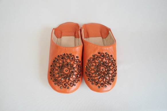 【値引済】￥6480→￥4536【ビーズ・バブーシュ】オレンジ・スモークゴールド／手作り　レディース　高品質革 2枚目の画像