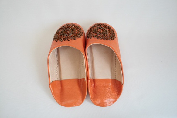 【値引済】￥6480→￥4536【ビーズ・バブーシュ】オレンジ・スモークゴールド／手作り　レディース　高品質革 3枚目の画像