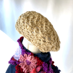 スタイルが決まるベレー帽　小顔効果　ベージュ手編みクロッシェ模様編みさっとかぶれてあったかいウール　　レディース用帽子 5枚目の画像