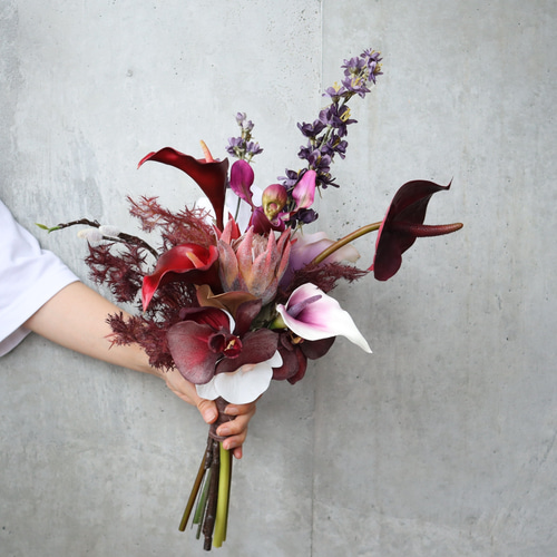 sale　ウェディングブーケ　造花　アンスリウム　カラー　アマランサス　胡蝶蘭 バーガンディ＆ピンクのウェディングブーケ アマランサス アンスリウム