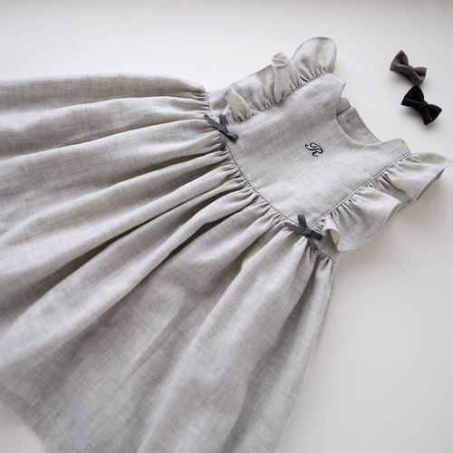 フリル ワンピース ୨୧ イニシャル 名入れ 80・90 サイズ 女の子